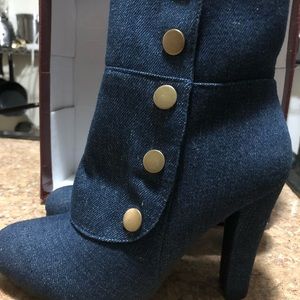 Women denim boots size 7. New